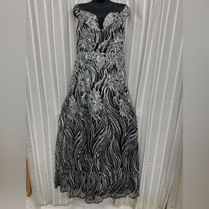 NWOT Black and Silver Evening Gown Off The Shoulder Gatsby Inspired‎ Size L
